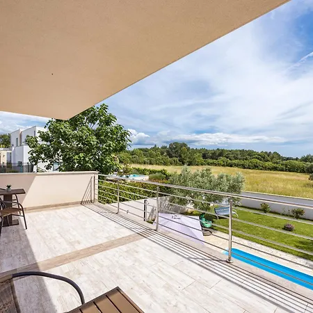 Sunny Olive Villa *