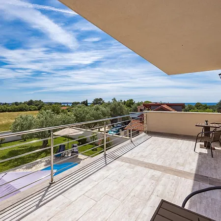 Sunny Olive Villa *