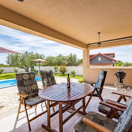 Sunny Olive Villa Peroj