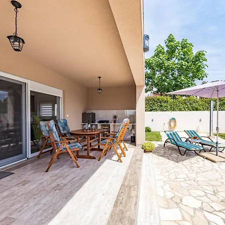 Villa Sunny Olive Peroj