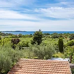 Villa Sunny Olive Peroj